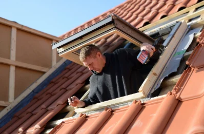 Pose de fenêtres de toit Velux à Couture